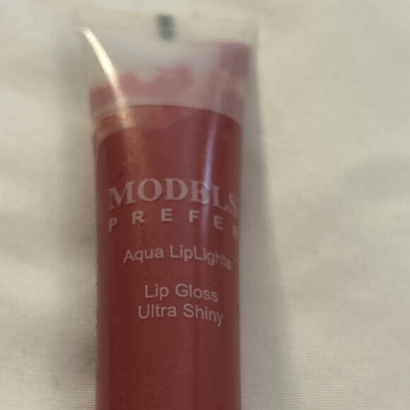 Models Prefer Lip Color gloss Pink Rose Color Ultra Shinny As In QVC New Shimmer - Picture 2 of 7